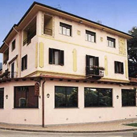 Hotel La Bussola Cittiglio Kültér fotó