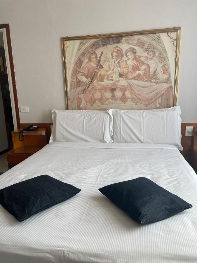 Hotel La Bussola Cittiglio Kültér fotó